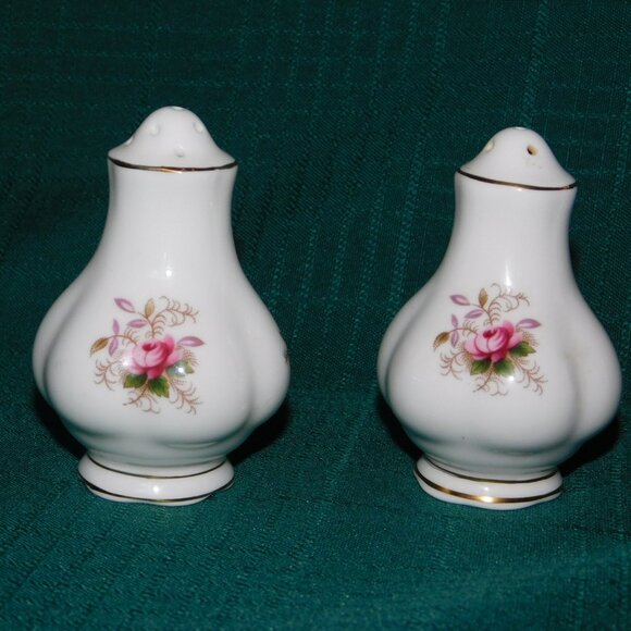 Royal Albert Lavender Rose (1970) salt and pepper shakers mint condition - Picture 5 of 7